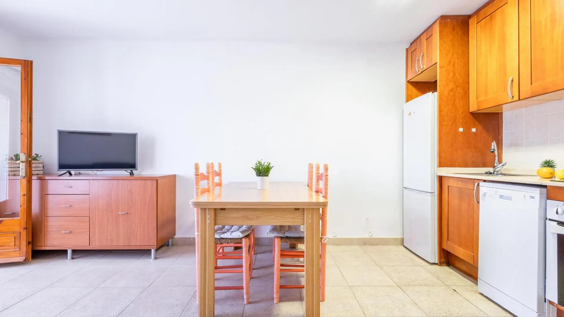 Apartamento Familiar Con Piscina, Terraza Y Wifi, A 450M De La Playa De Riells, Torroella De Montgri - Es-325-20