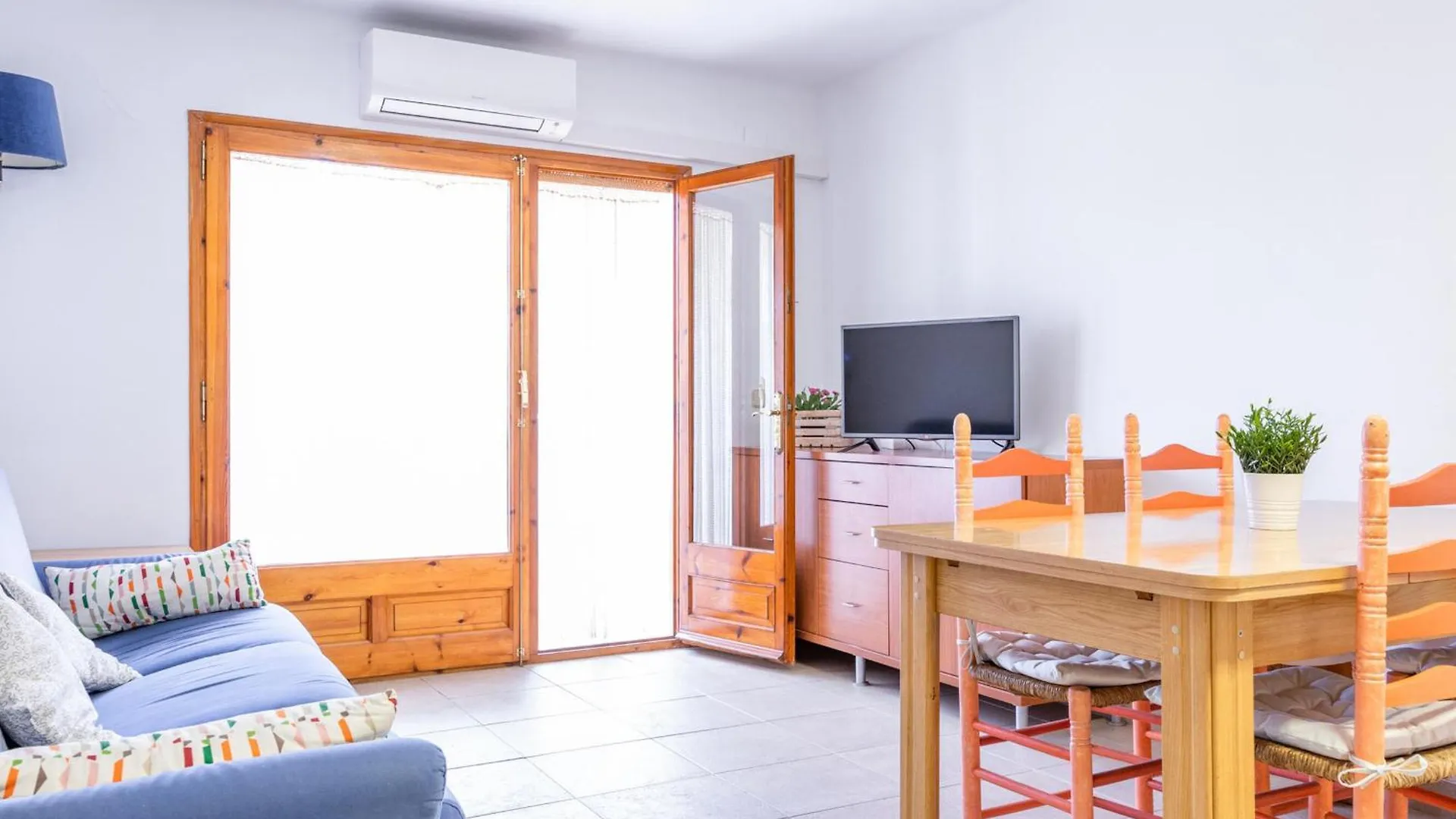 Apartamento Familiar Con Piscina, Terraza Y Wifi, A 450M De La Playa De Riells, Torroella De Montgri - Es-325-20 0*,  Spanje